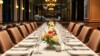 Table élégante pour un déjeuner d'affaires à Charleroi.